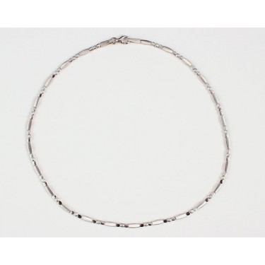 Collar de plata con brillantes artificiales