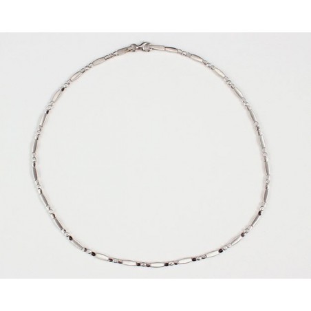 Collar de plata con brillantes artificiales