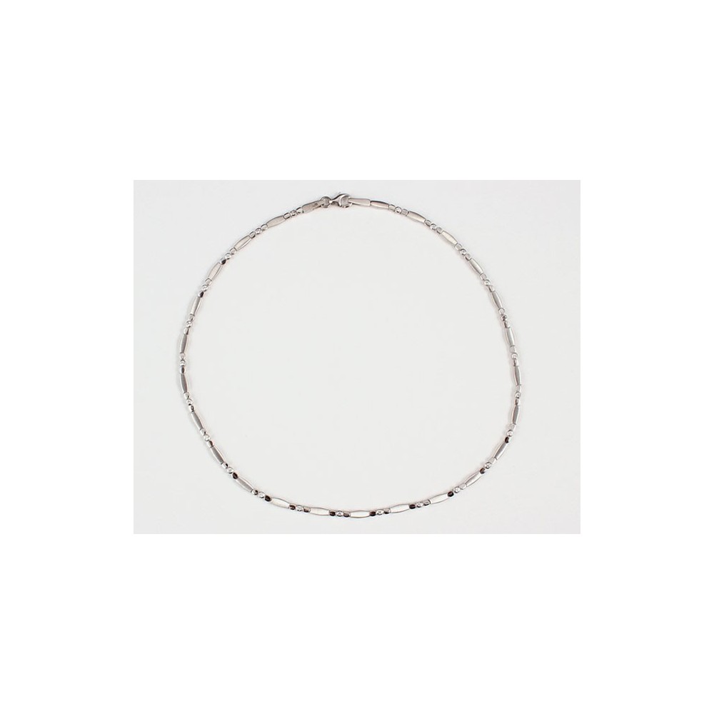 Collar de plata con brillantes artificiales