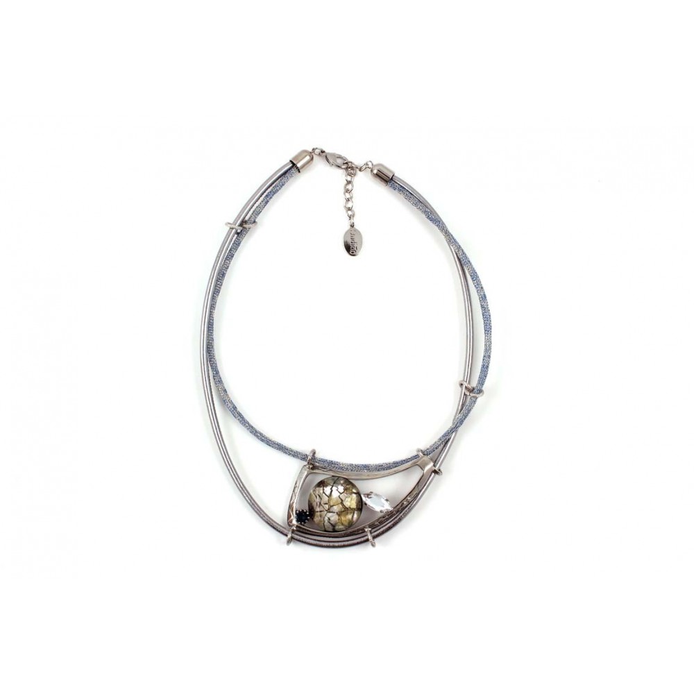 Gargantilla de cuero y resina