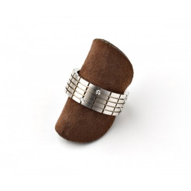 Anillo de oro blanco con nueve brillantes